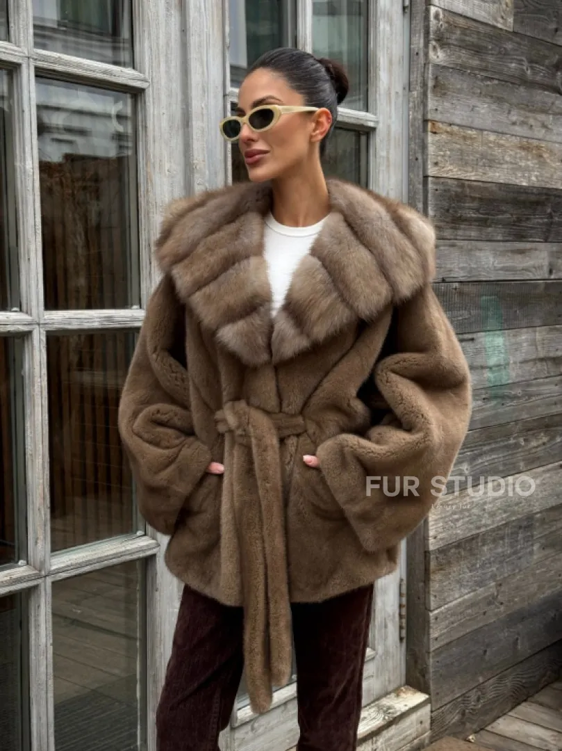 Шуба Luxury Fashion из плюшевой норки VELVET с капюшоном из меха куницы