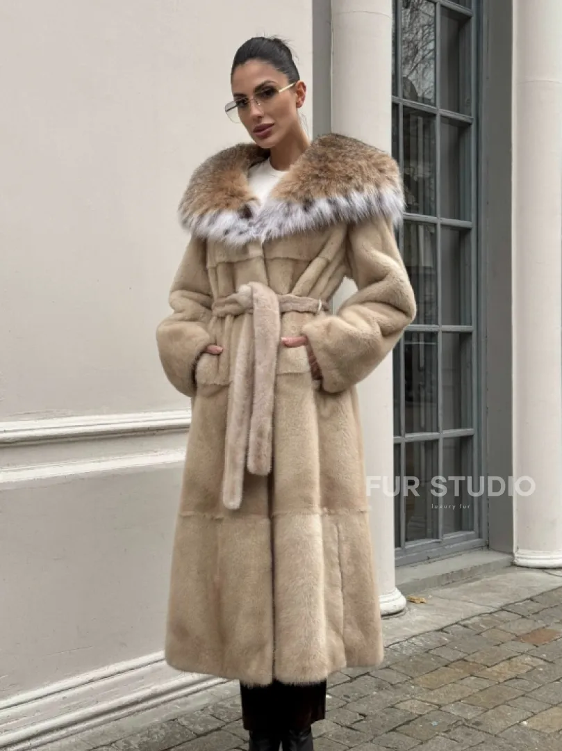 Классическая шуба из меха норки Champagne с капюшоном из рыси - фото 0