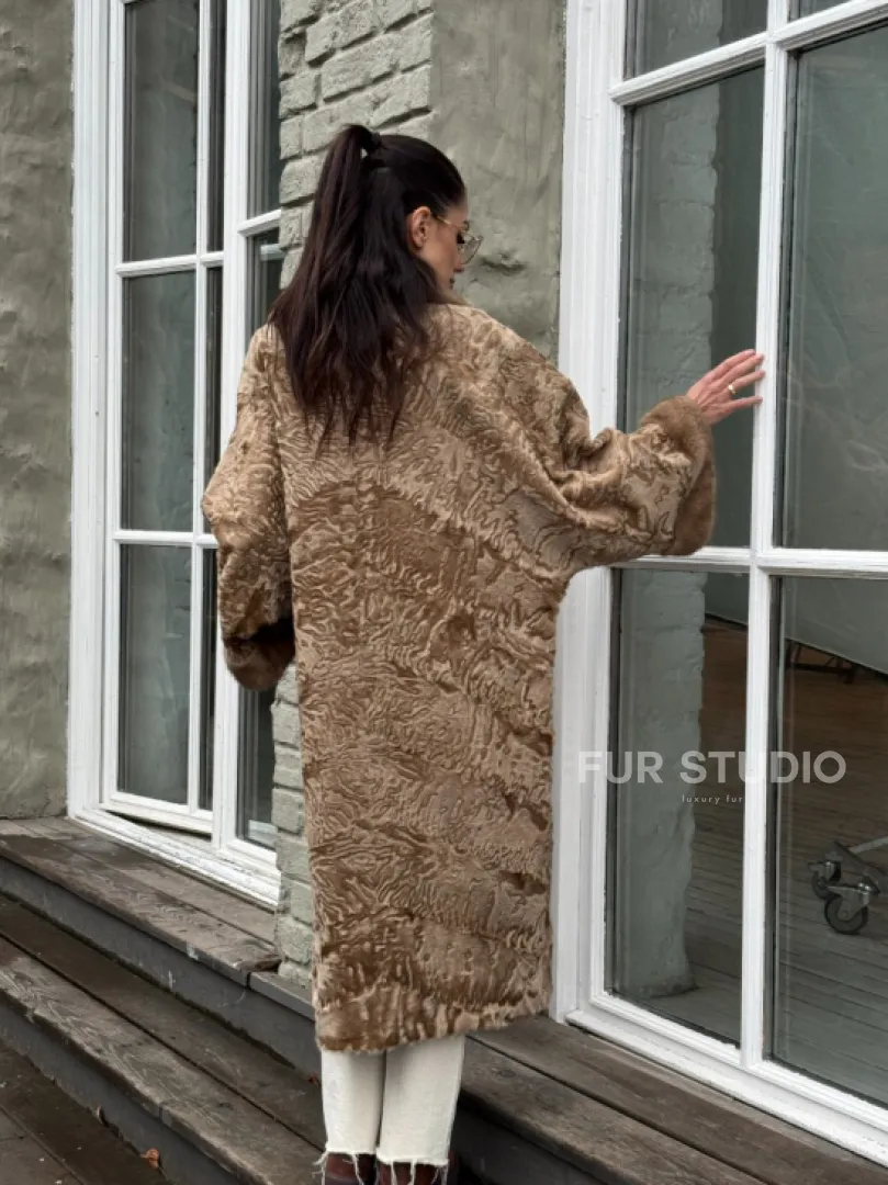Женская шуба из меха каракуля GOLD кимоно паркет английский воротник - фото 10