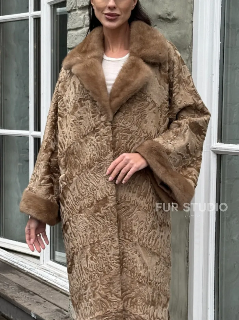 Женская шуба из меха каракуля GOLD кимоно паркет английский воротник - фото 2