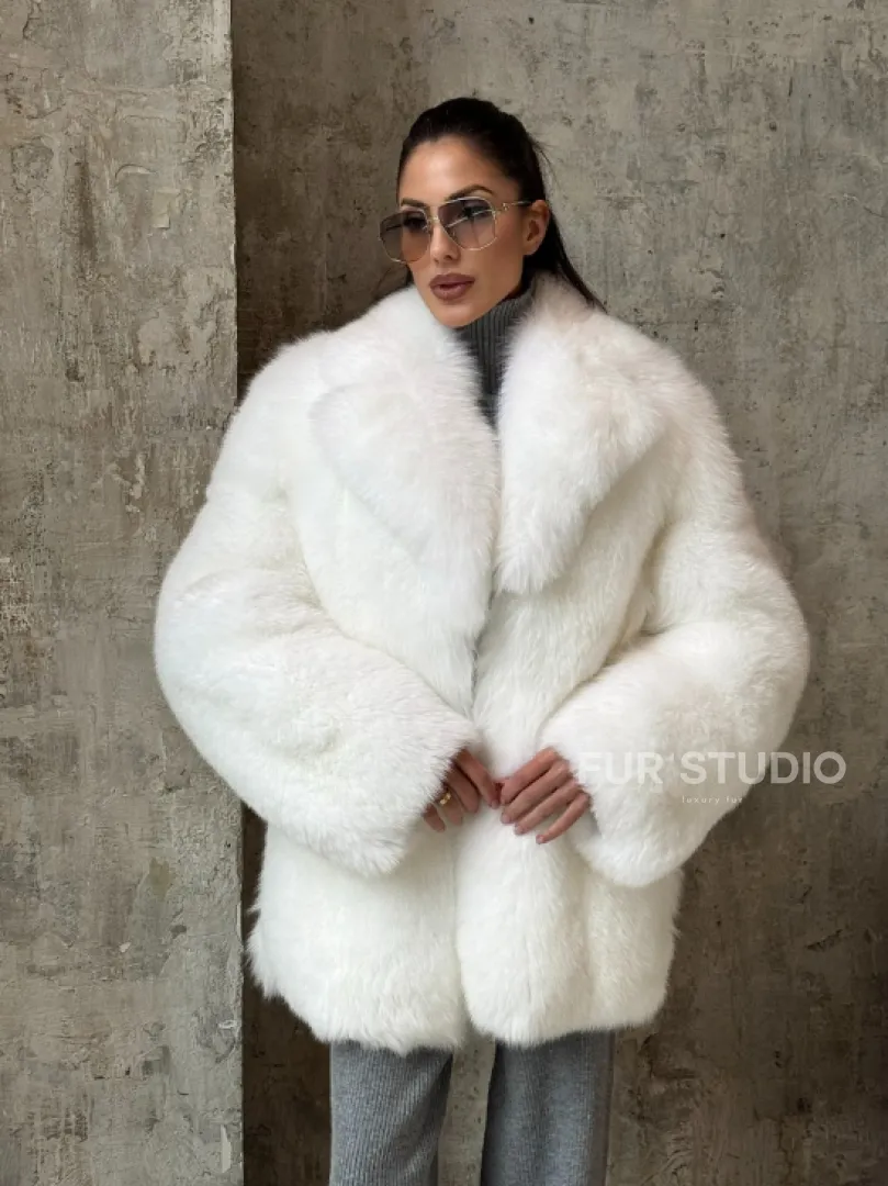 Шуба белого цвет из меха Финского песца - фото 9