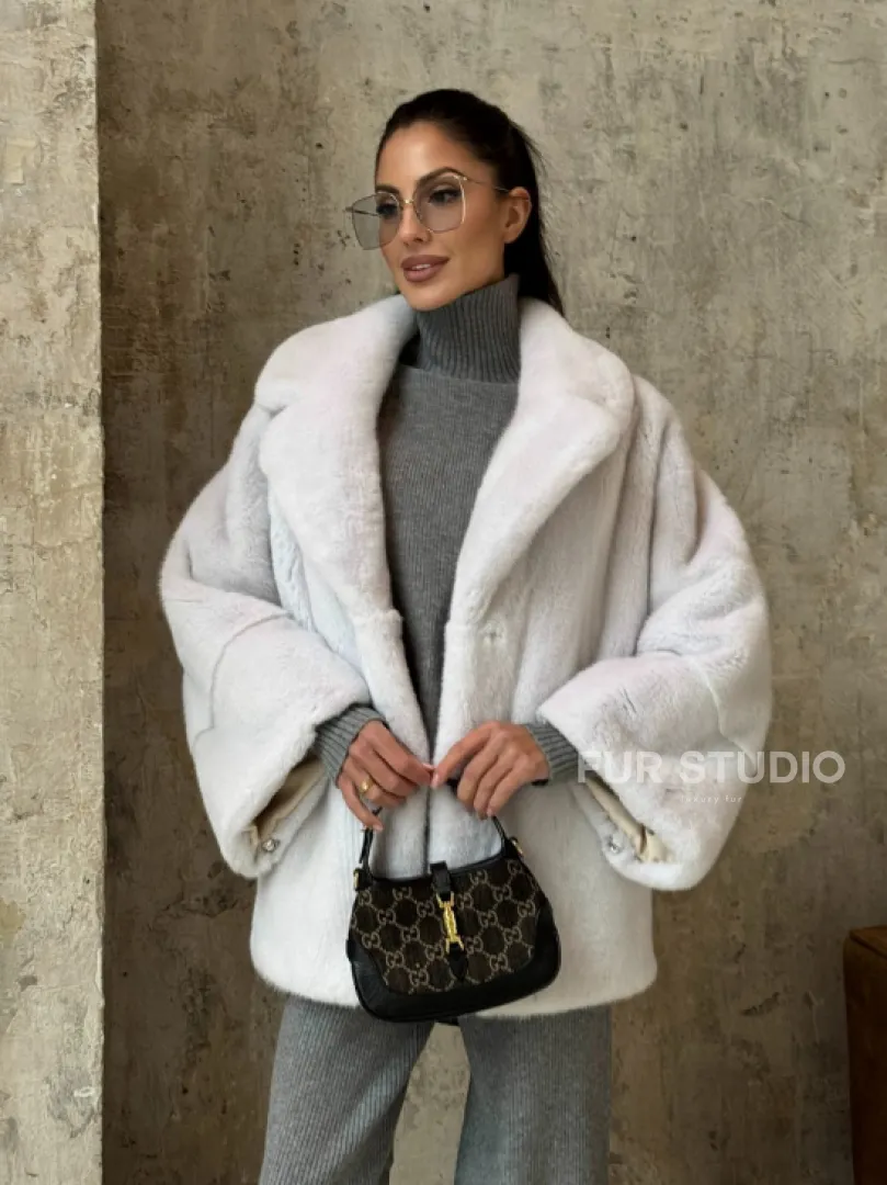Шуба автоледи из импортной плюшевой норки White с английским воротником