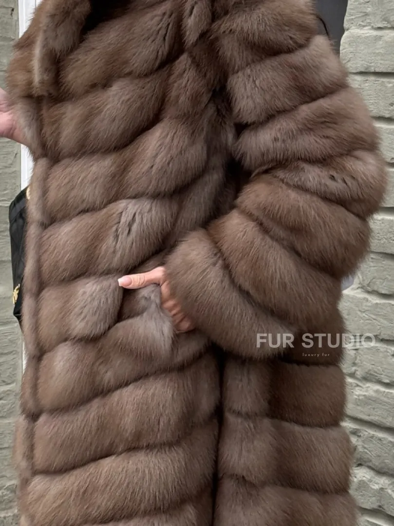 Длинная шуба из меха куницы - фото 1
