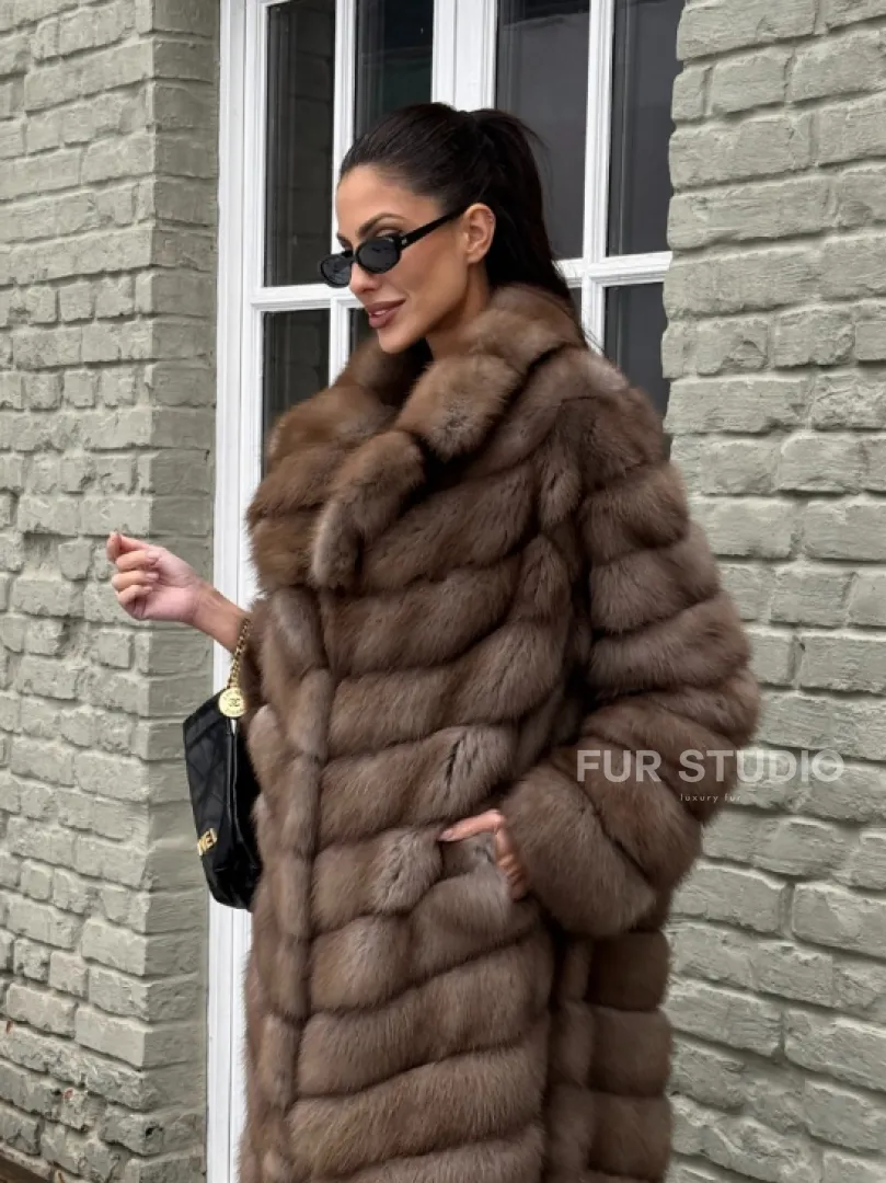 Длинная шуба из меха куницы - фото 5