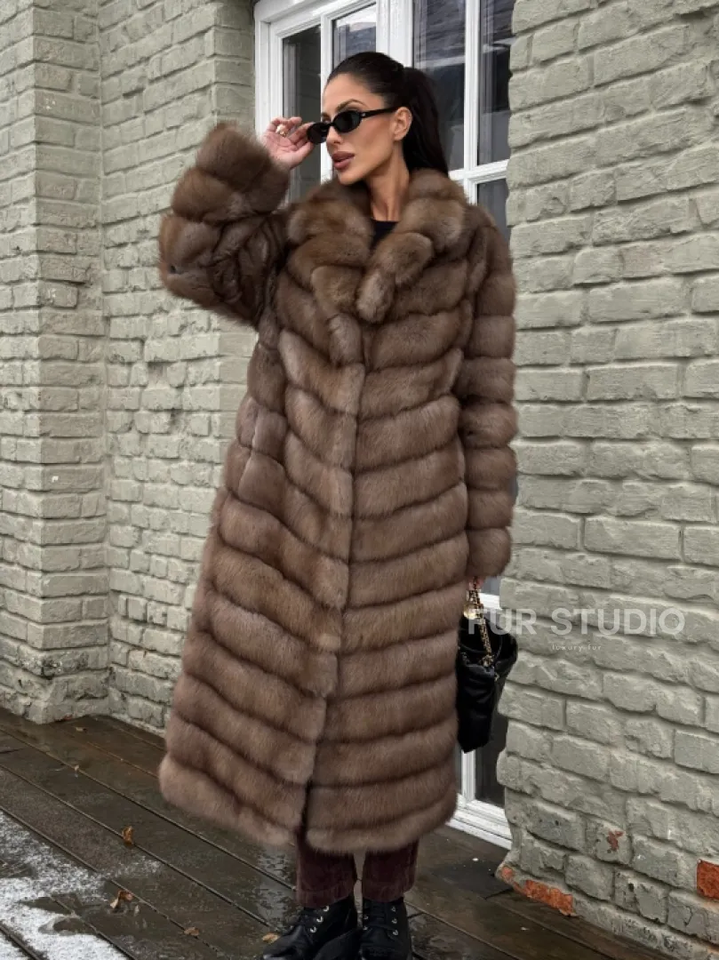 Длинная шуба из меха куницы - фото 6