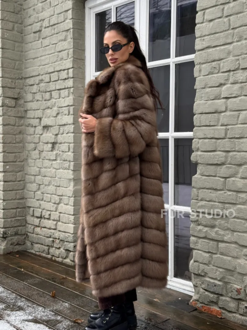 Длинная шуба из меха куницы - фото 0