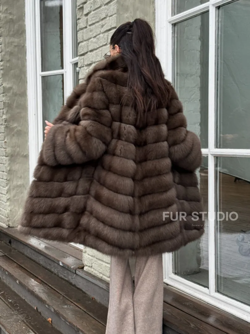 Шуба из меха куницы средней длины цвет темный соболь - фото 5