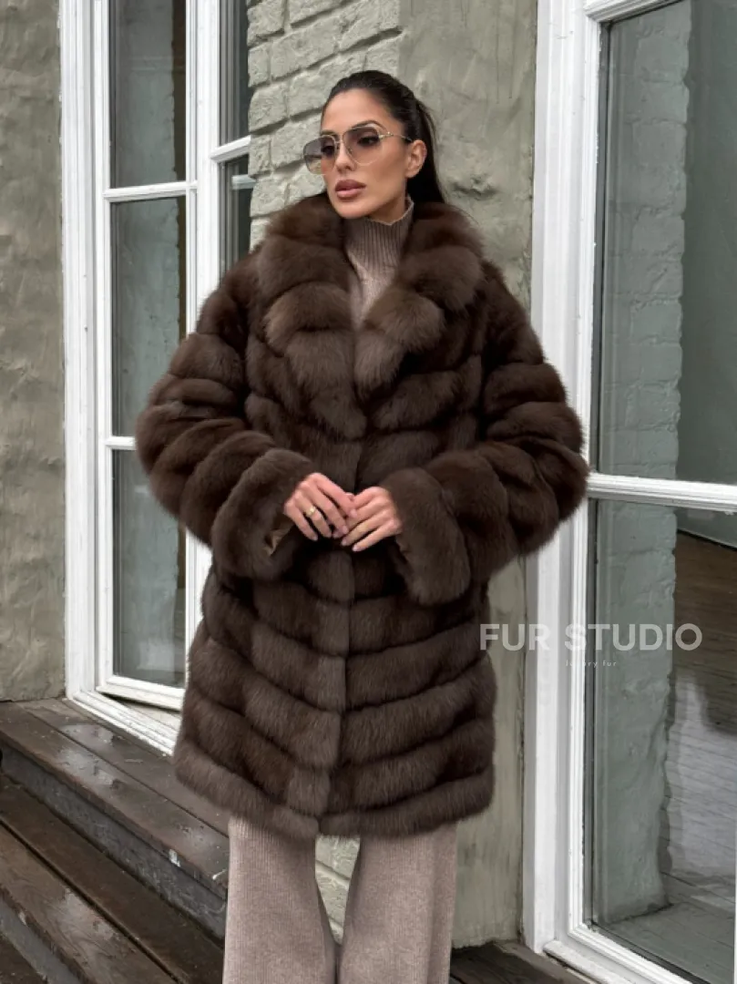 Шуба из меха куницы средней длины цвет темный соболь - фото 6