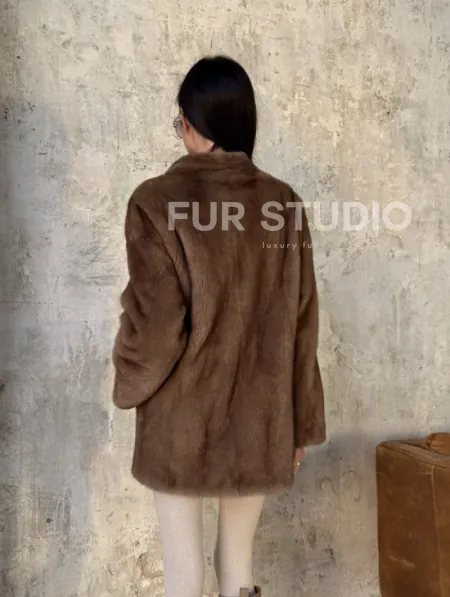 Бежевая норковая шуба - автоледи из меха скандинавской норки с воротником V-образным - фото 6