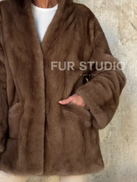 Бежевая норковая шуба - автоледи из меха скандинавской норки с воротником V-образным - фото 1