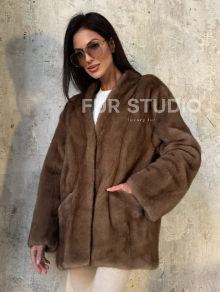 Бежевая норковая шуба - автоледи из меха скандинавской норки с воротником V-образным - фото 0