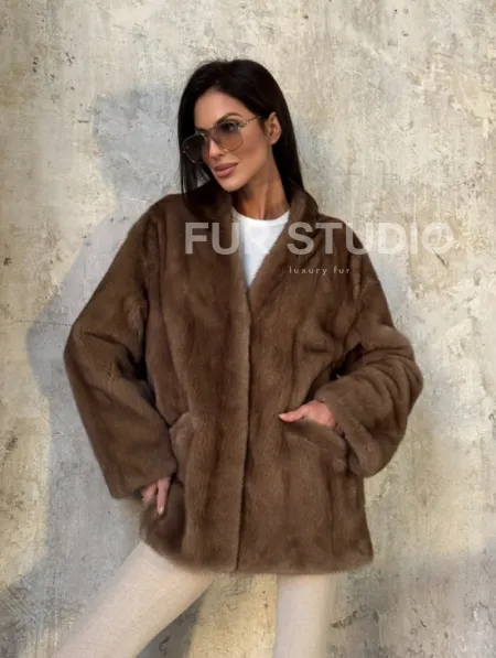 Бежевая норковая шуба - автоледи из меха скандинавской норки с воротником V-образным - фото 7