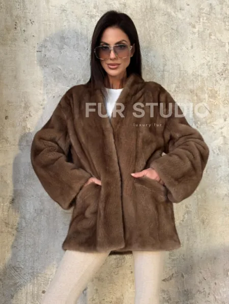 Бежевая норковая шуба - автоледи из меха скандинавской норки с воротником V-образным - фото 2