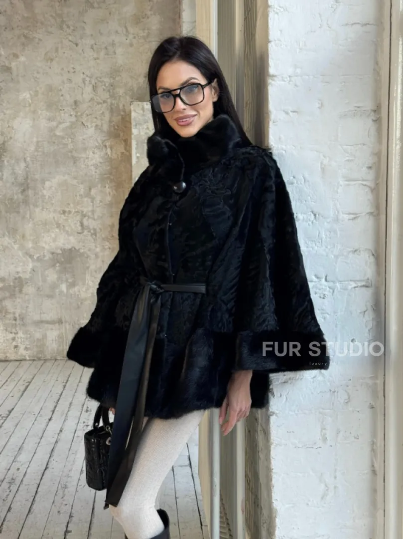 Женское меховое манто из меха каракульчи с отделкой из норки - фото 3
