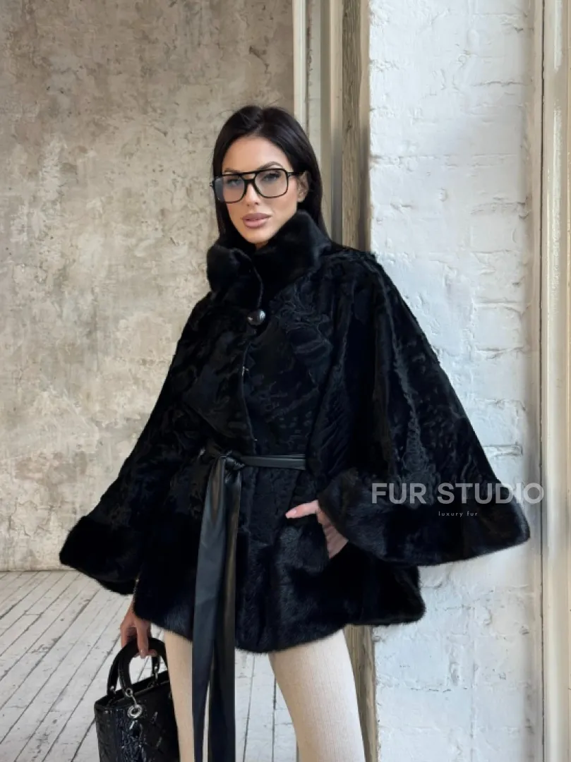 Женское меховое манто из меха каракульчи с отделкой из норки - фото 9