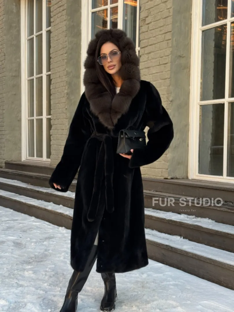 Черная шуба из плюшевой норки VELVET с капюшоном куница