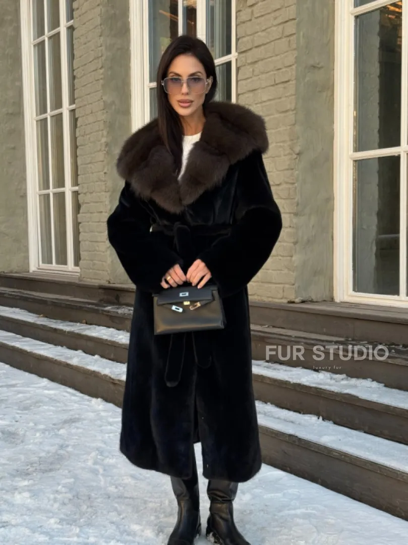 Черная шуба из плюшевой норки VELVET с капюшоном куница