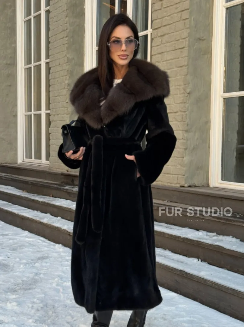 Черная шуба из плюшевой норки VELVET с капюшоном куница