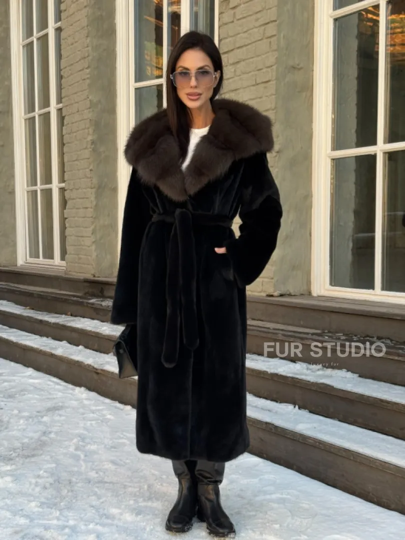 Черная шуба из плюшевой норки VELVET с капюшоном куница