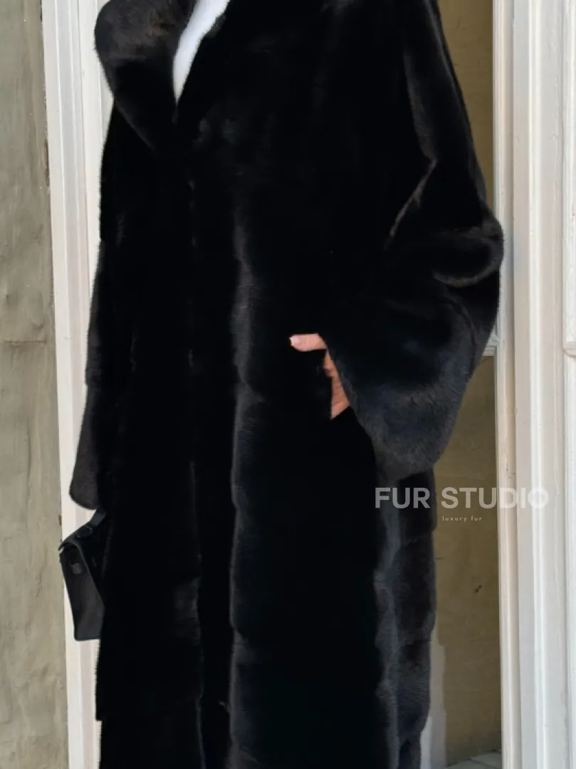 Шуба кимоно с капюшоном черного цвета из скандинавской норки Saga Furs