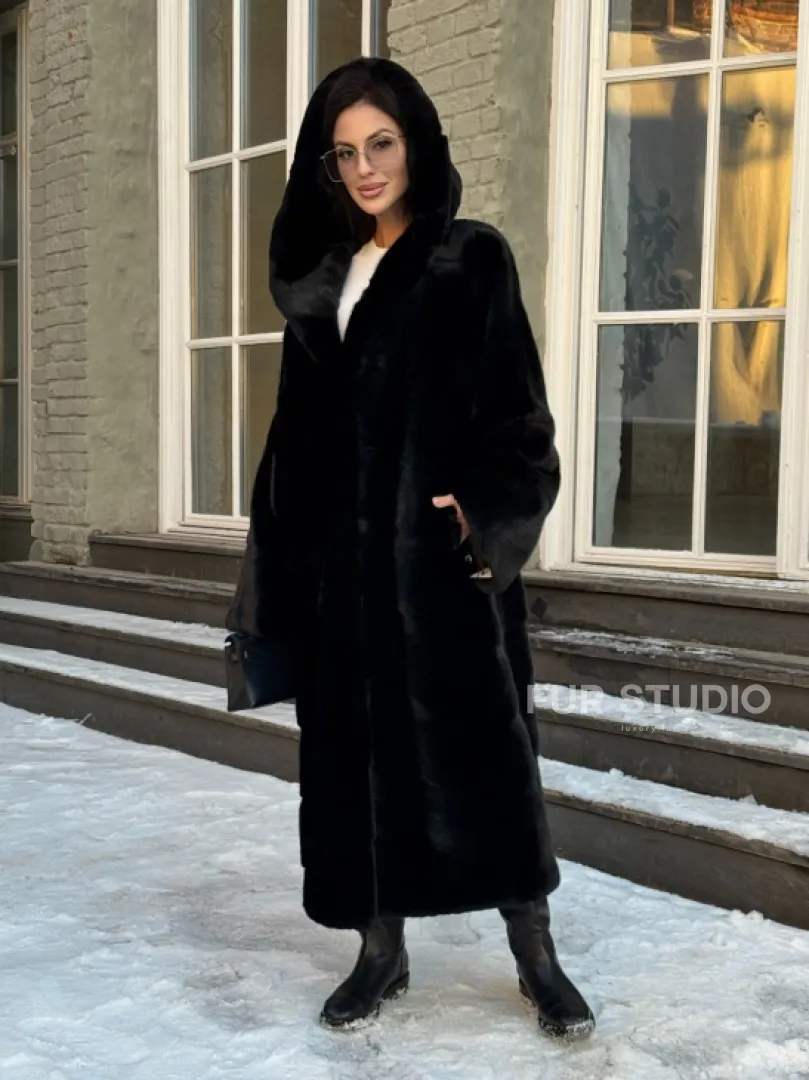 Шуба кимоно с капюшоном черного цвета из скандинавской норки Saga Furs