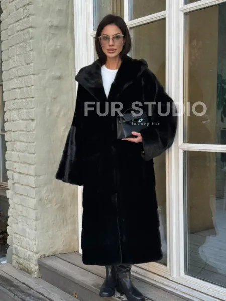 Шуба кимоно с капюшоном черного цвета из скандинавской норки Saga Furs - фото 6