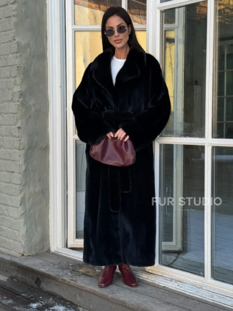 Элегантная модель женской норковой шубы с английским воротником из элитного меха норки - фото 3