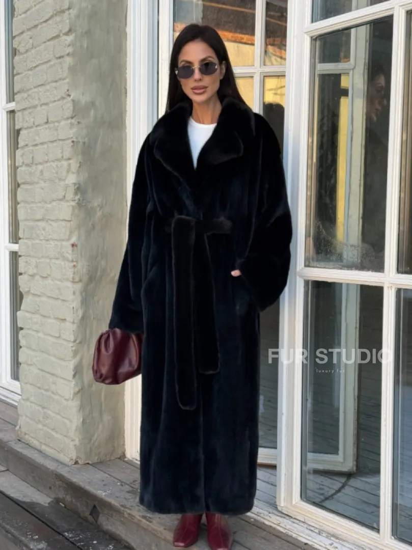 Элегантная модель женской норковой шубы с английским воротником из элитного меха норки - фото 6