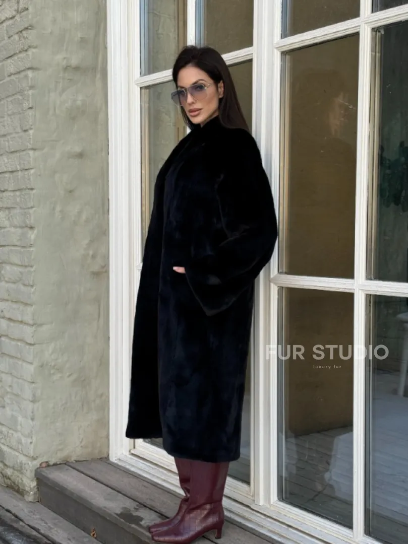 Элитная шуба из меха норки Luxury Fur Blackglama с V-образным воротником