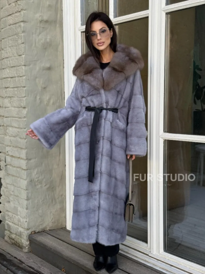 Норковая шуба голубого цвета с капюшоном из натурального меха куницы - фото 8