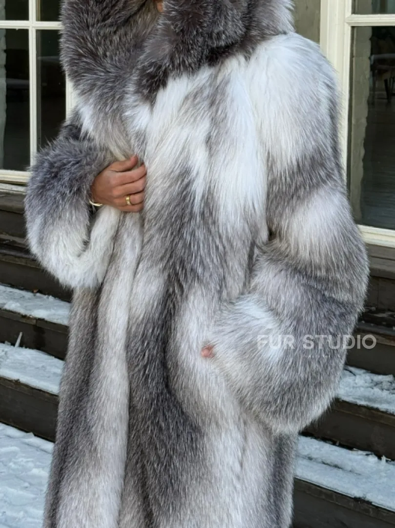 Длинная шуба из меха Arctic Fox с капюшоном, росшив - серая - фото 3