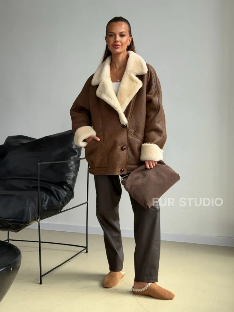 Коричневая женская винтажная дубленка на пуговицах