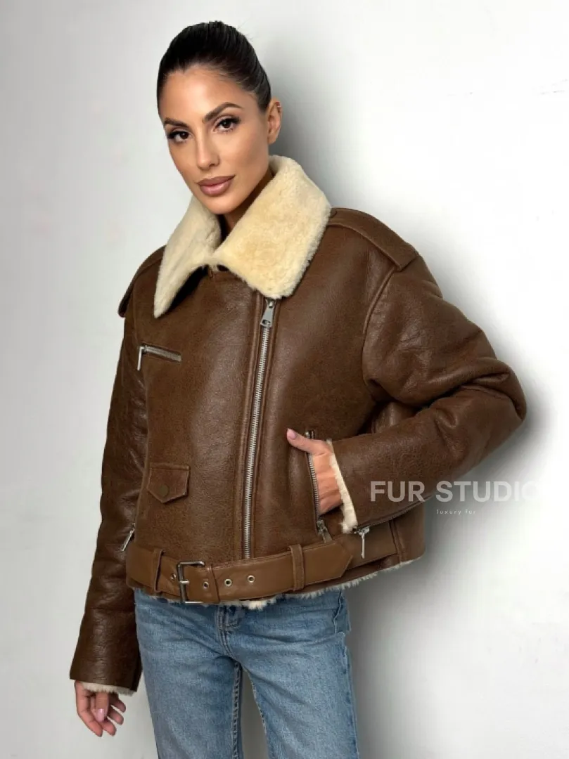 Короткая зимняя женская дубленка авиатор - фото 0