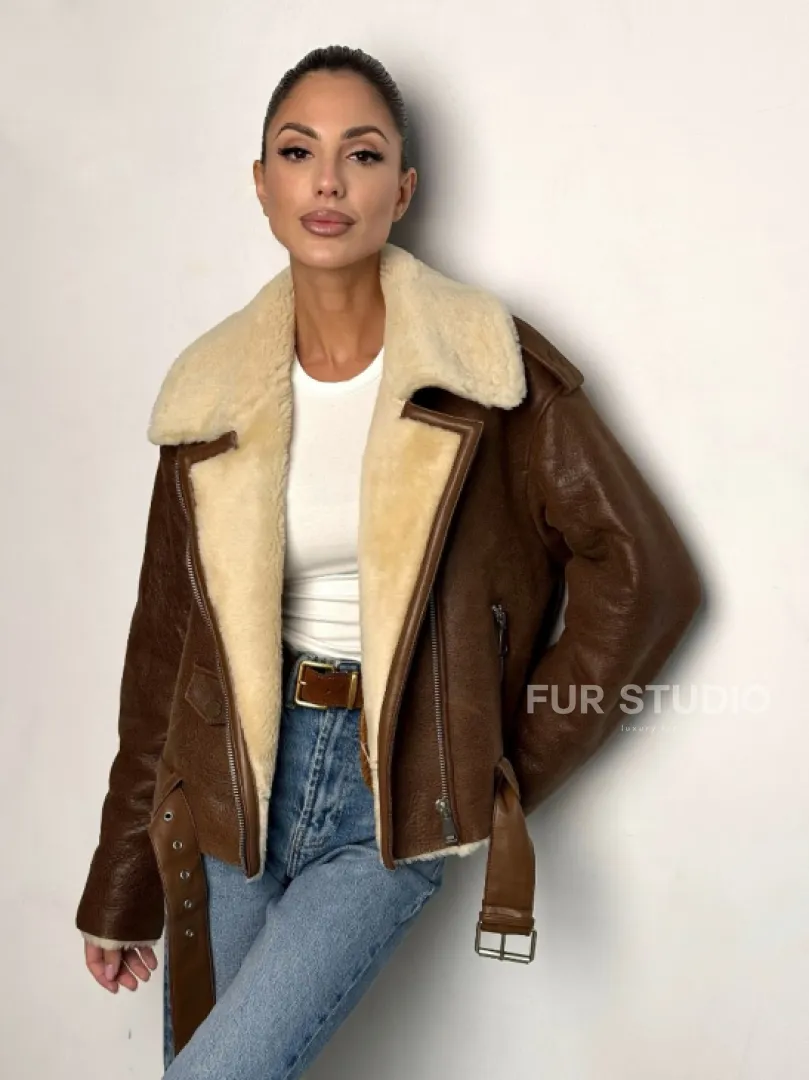 Короткая зимняя женская дубленка авиатор - фото 12