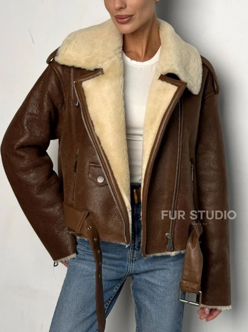 Короткая зимняя женская дубленка авиатор - фото 8