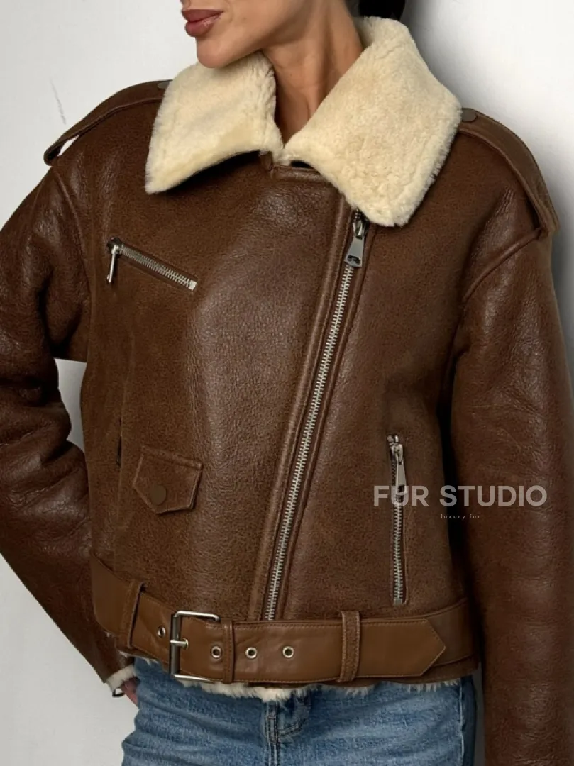 Короткая зимняя женская дубленка авиатор - фото 2