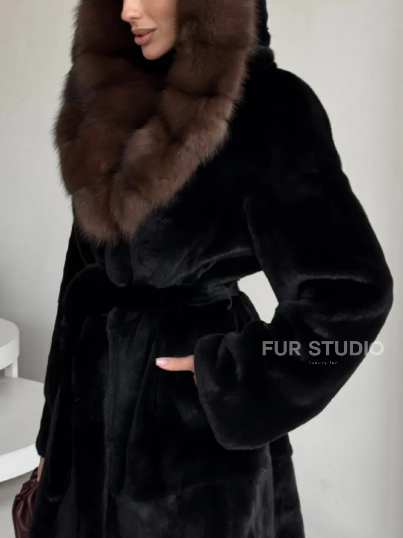 Шуба женская из норки PREMIUM с капюшоном кобра из меха куницы - фото 1