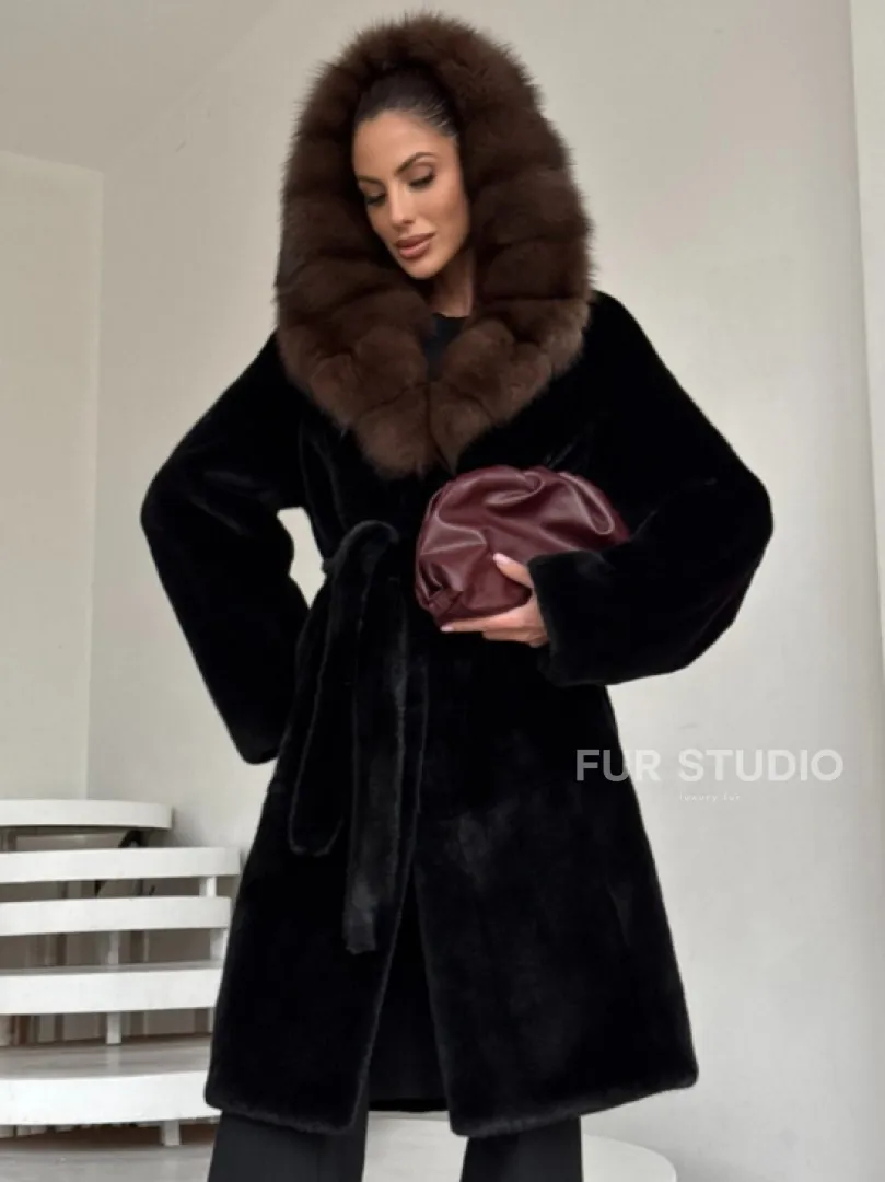 Шуба женская из норки PREMIUM с капюшоном кобра из меха куницы - фото 0