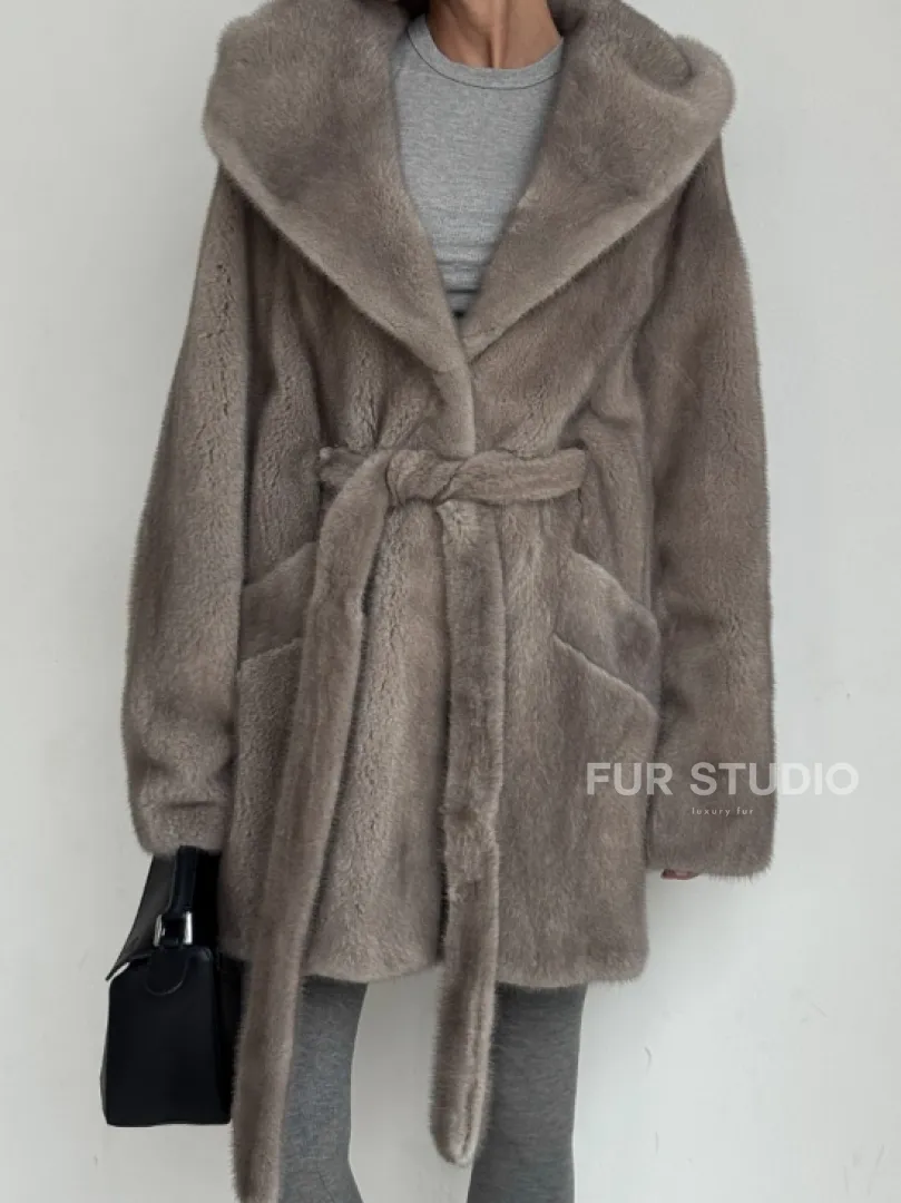 Полушубок женский из натурального меха норки с капюшоном под пояс - фото 3