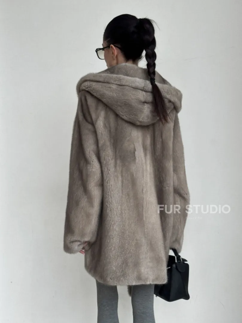 Полушубок женский из натурального меха норки с капюшоном под пояс - фото 6