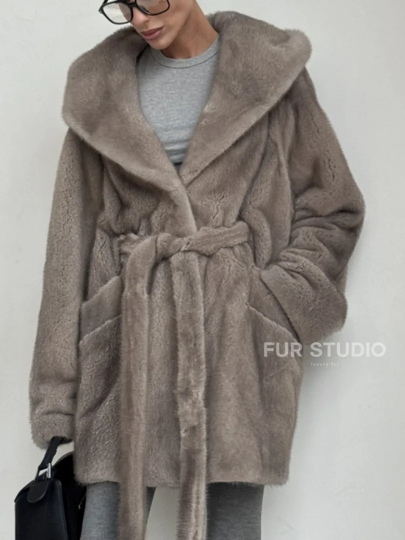 Полушубок женский из натурального меха норки с капюшоном под пояс - фото 1