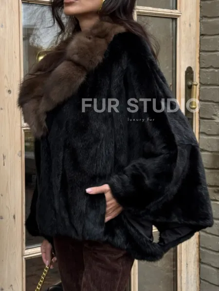 Шуба - пончо из аукционной норки Black с воротником из куницы - фото 1