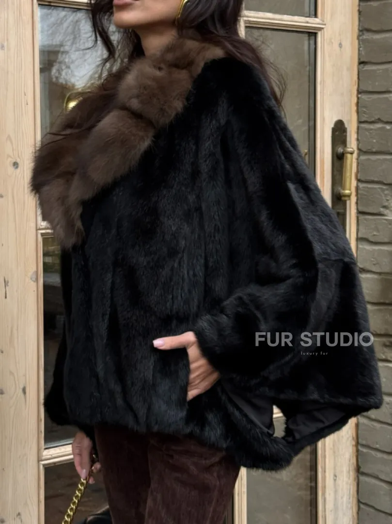 Шуба - пончо из аукционной норки Black с воротником из куницы - фото 1