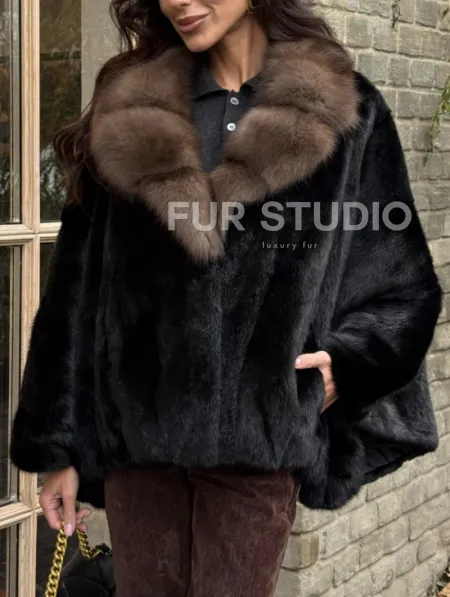 Шуба - пончо из аукционной норки Black с воротником из куницы - фото 2