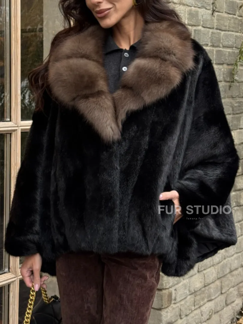 Шуба - пончо из аукционной норки Black с воротником из куницы - фото 2