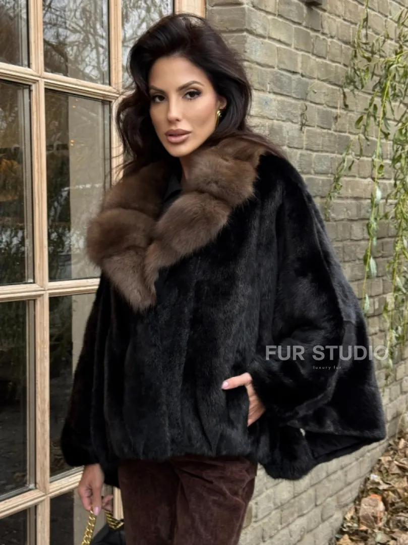 Шуба - пончо из аукционной норки Black с воротником из куницы - фото 0