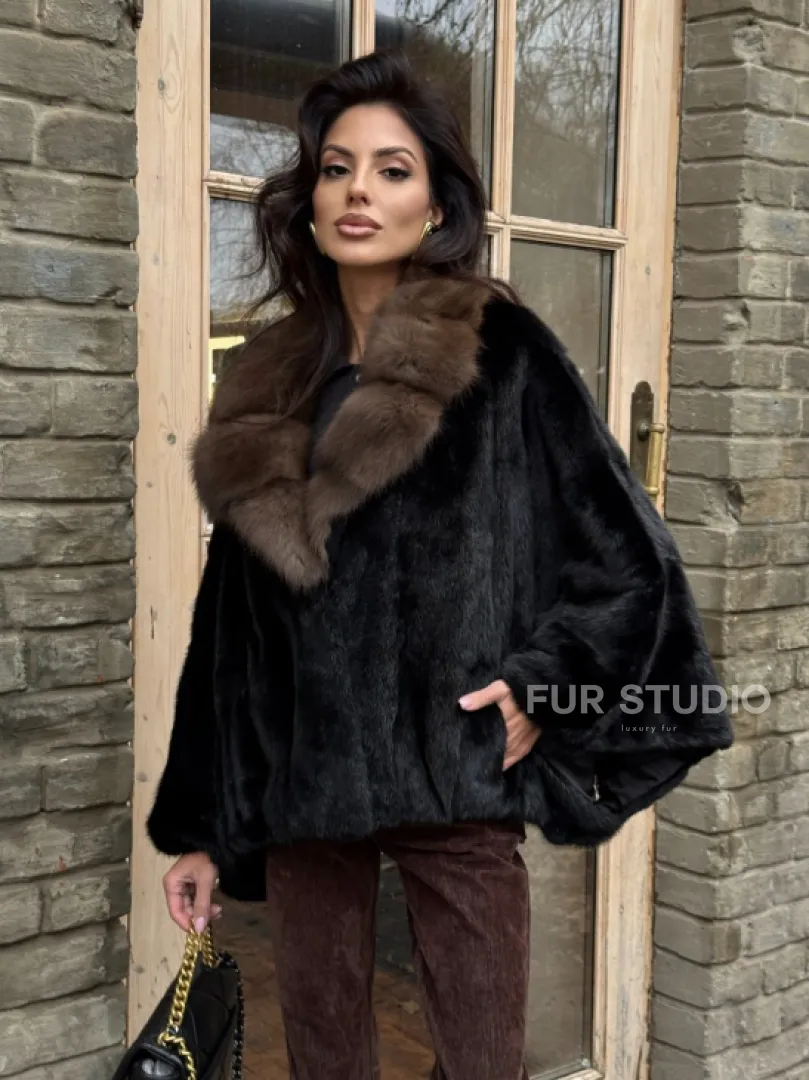 Шуба - пончо из аукционной норки Black с воротником из куницы - фото 5