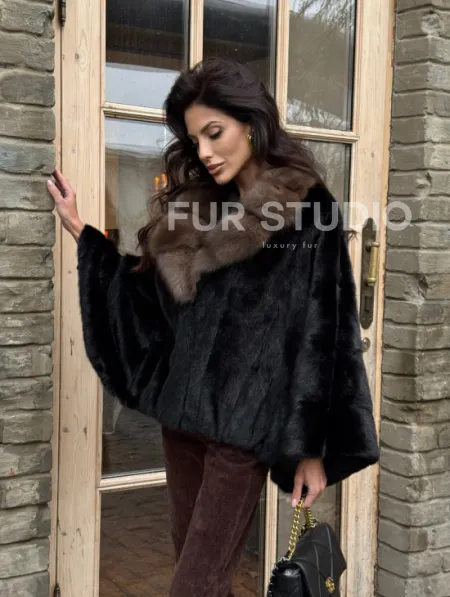 Шуба - пончо из аукционной норки Black с воротником из куницы - фото 9