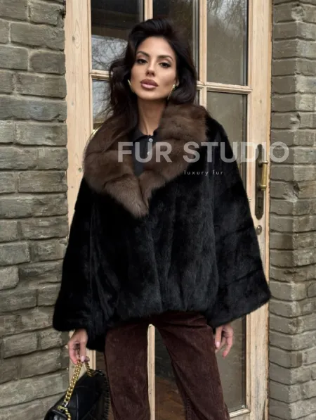 Шуба - пончо из аукционной норки Black с воротником из куницы - фото 4