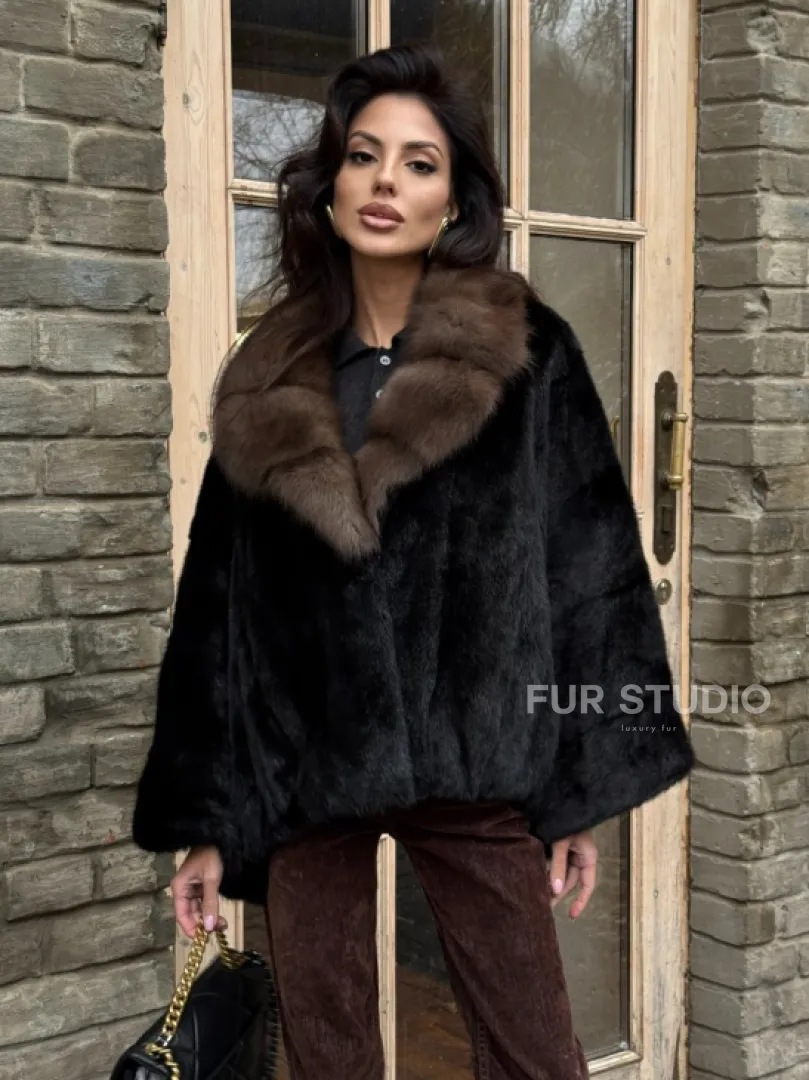 Шуба - пончо из аукционной норки Black с воротником из куницы - фото 4